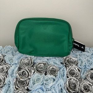 Aritzia TnAction On-The-Way Exposed Bag Multi-way bag Green